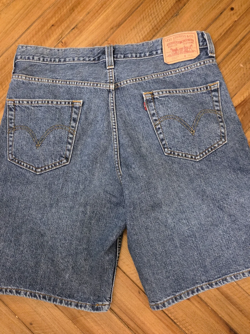 40% SALE RIGHT NOW!!!  Levi's Men's 550 Blue Denim Shorts